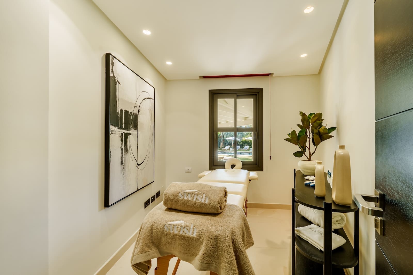 Villa Palm Springs in La Cerquilla, Marbella – luxury bungalow with botanical gardens and pool, listed by MDR Luxury Homes.