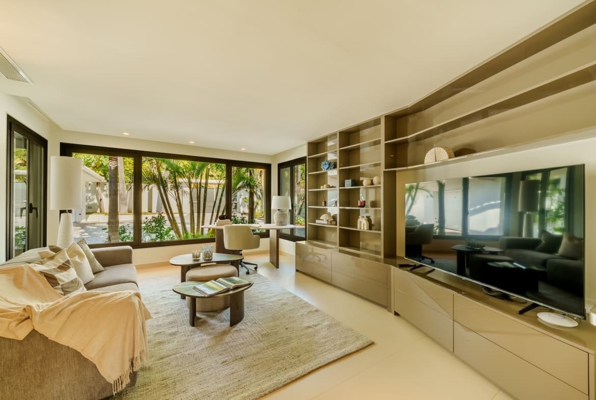 Villa Palm Springs in La Cerquilla, Marbella – luxury bungalow with botanical gardens and pool, listed by MDR Luxury Homes.