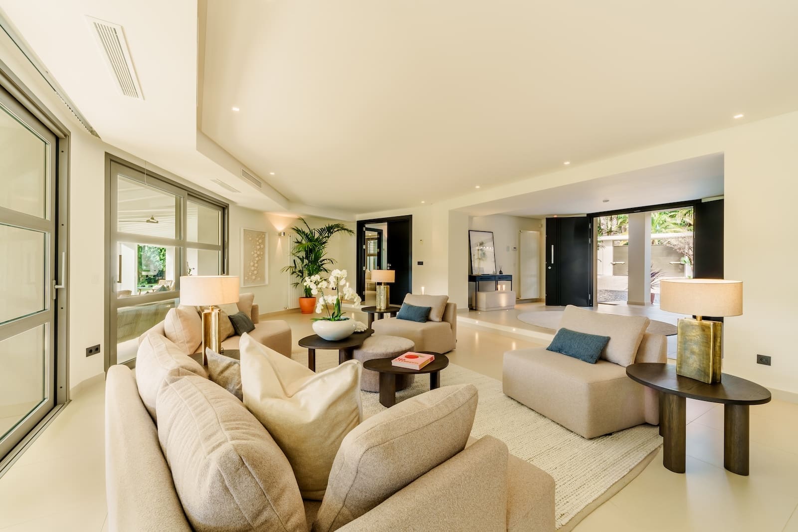 Villa Palm Springs in La Cerquilla, Marbella – luxury bungalow with botanical gardens and pool, listed by MDR Luxury Homes.