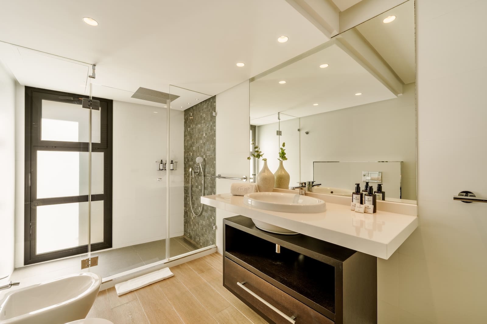 Villa Palm Springs in La Cerquilla, Marbella – luxury bungalow with botanical gardens and pool, listed by MDR Luxury Homes.