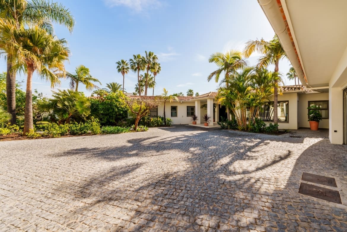 Villa Palm Springs in La Cerquilla, Marbella – luxury bungalow with botanical gardens and pool, listed by MDR Luxury Homes.