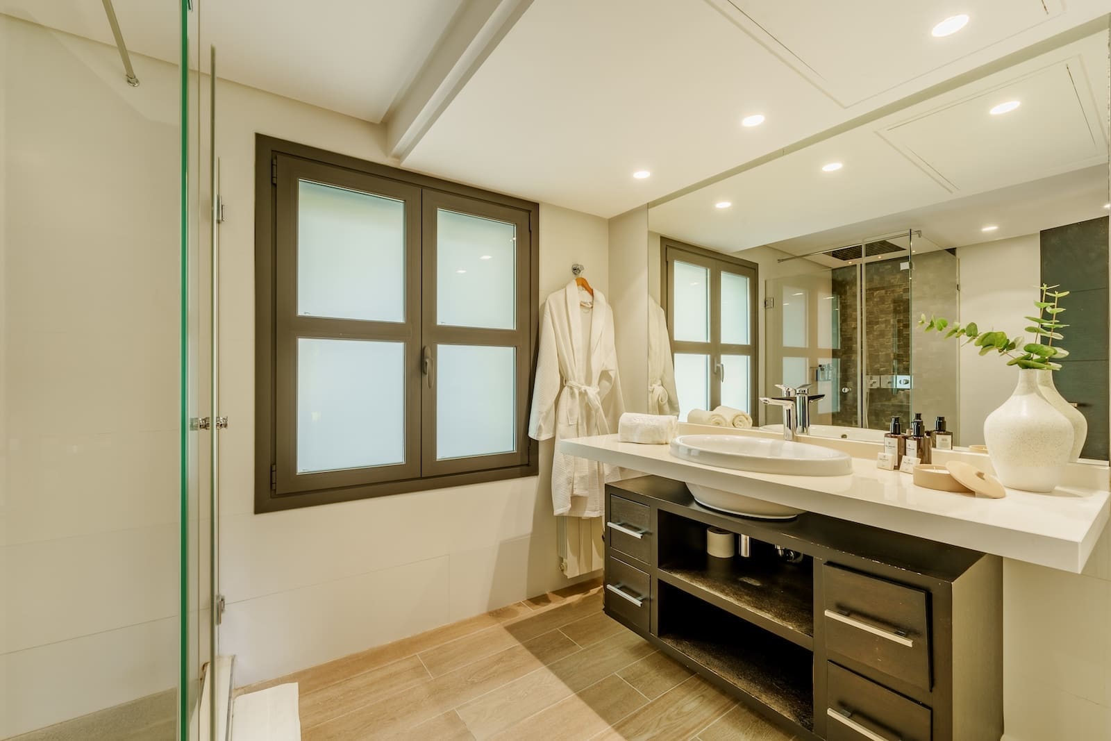 Villa Palm Springs in La Cerquilla, Marbella – luxury bungalow with botanical gardens and pool, listed by MDR Luxury Homes.