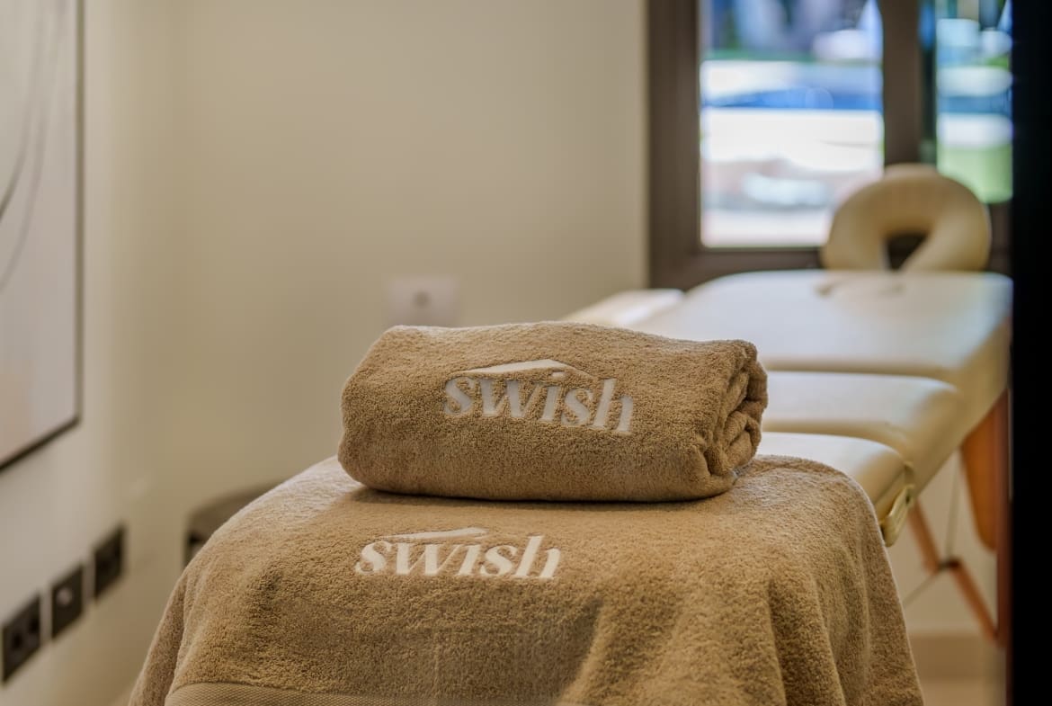 Villa Palm Springs in La Cerquilla, Marbella – luxury bungalow with botanical gardens and pool, listed by MDR Luxury Homes.