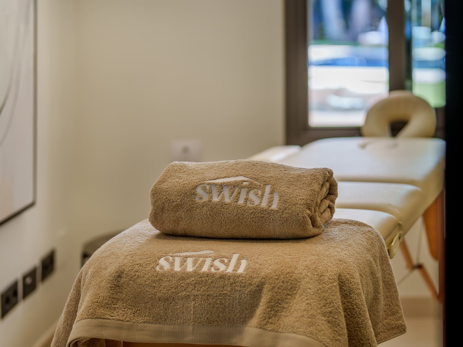 Villa Palm Springs in La Cerquilla, Marbella – luxury bungalow with botanical gardens and pool, listed by MDR Luxury Homes.