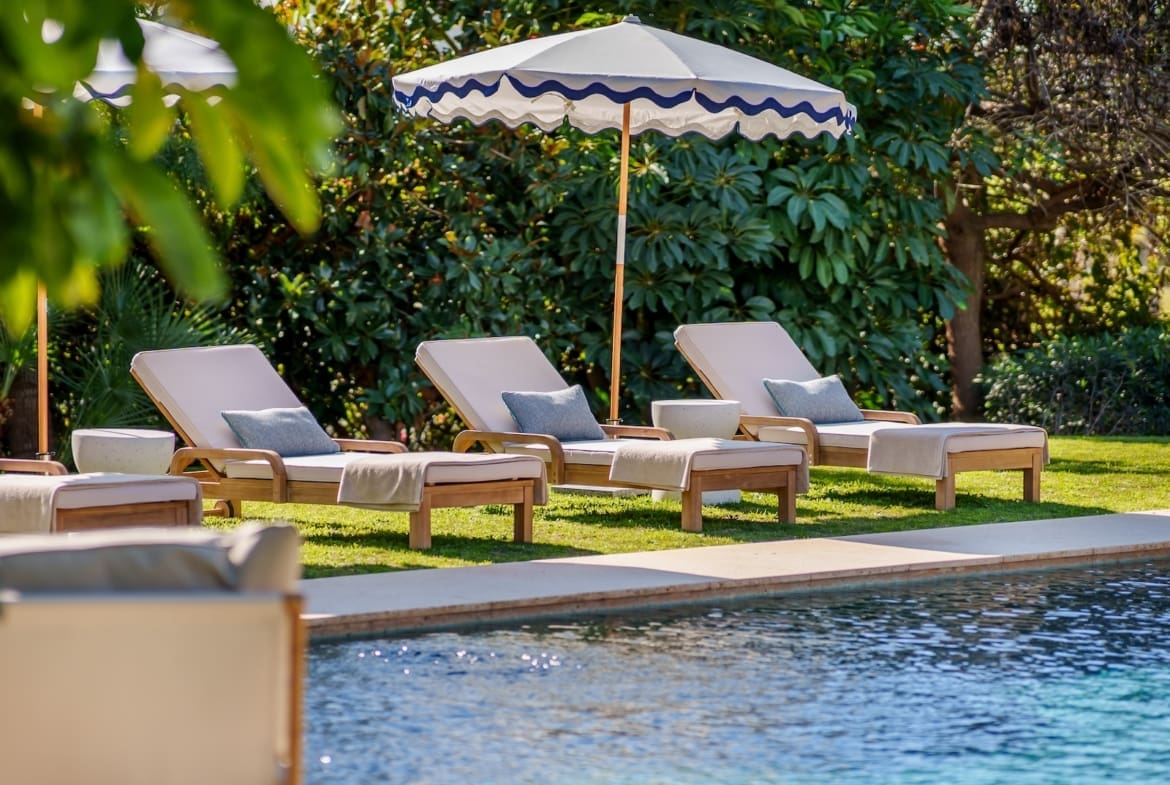 Villa Palm Springs in La Cerquilla, Marbella – luxury bungalow with botanical gardens and pool, listed by MDR Luxury Homes.