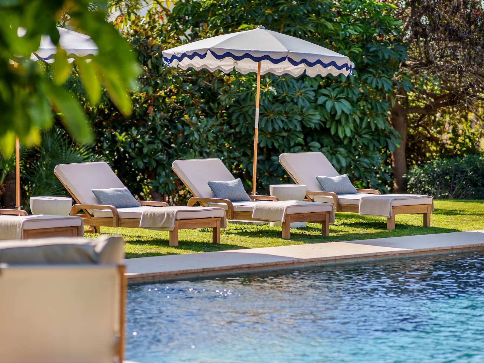 Villa Palm Springs in La Cerquilla, Marbella – luxury bungalow with botanical gardens and pool, listed by MDR Luxury Homes.