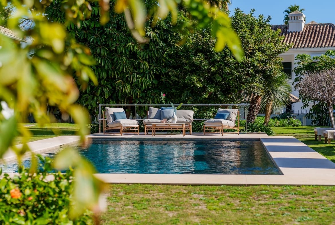 Villa Palm Springs in La Cerquilla, Marbella – luxury bungalow with botanical gardens and pool, listed by MDR Luxury Homes.