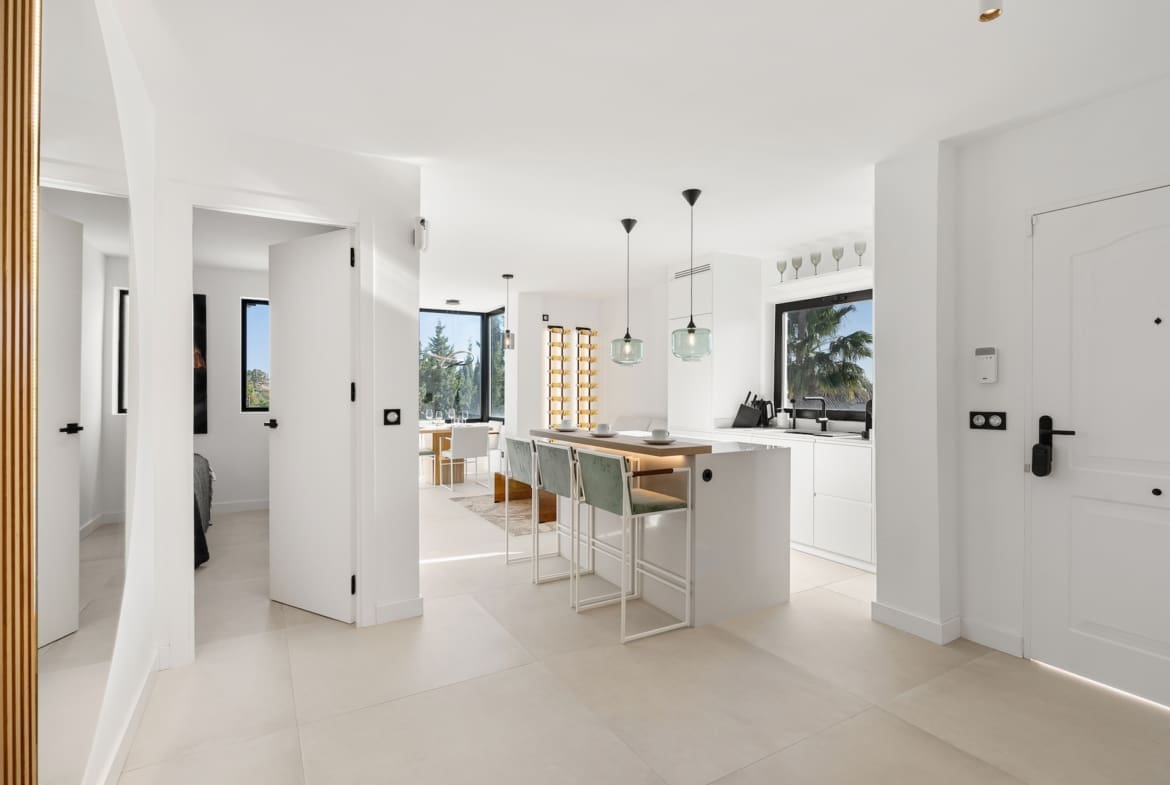 Modern penthouse with rooftop terrace and sea views in Nueva Andalucía - MDR Luxury Homes Penthouse La Diva