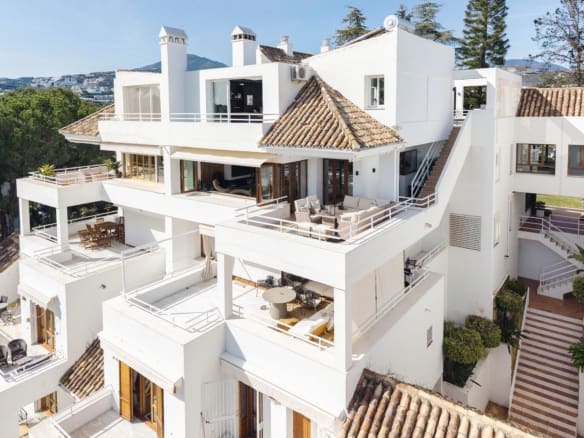 Frontline Golf Luxury Penthouse in Alcores del Golf by MDR – panoramic views and elegant living in Nueva Andalucía, Costa del Sol.