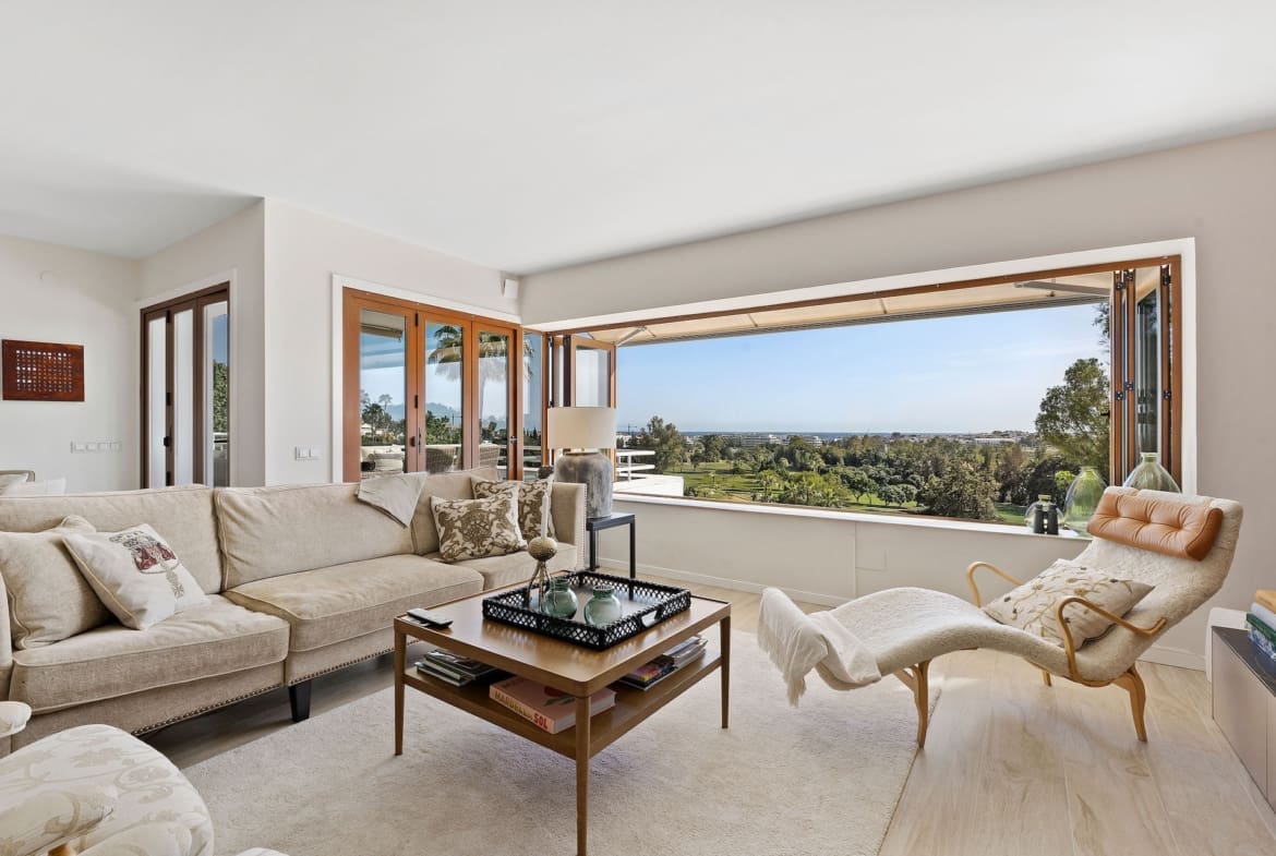 Frontline golf luxury Penthouse Alcoves Del Golf_03 by MDR panoramic views and elegant living in Nueva Andalucía Costa del Sol Frontline Golf Luxury Penthouse in Alcores del Golf by MDR – panoramic views and elegant living in Nueva Andalucía, Costa del Sol.