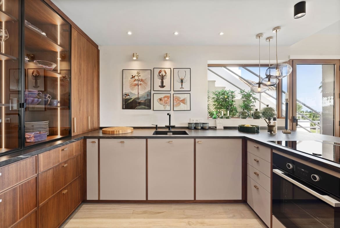 Frontline golf luxury Penthouse Alcoves Del Golf_08 by MDR panoramic views and elegant living in Nueva Andalucía Costa del Sol Frontline Golf Luxury Penthouse in Alcores del Golf by MDR – panoramic views and elegant living in Nueva Andalucía, Costa del Sol.