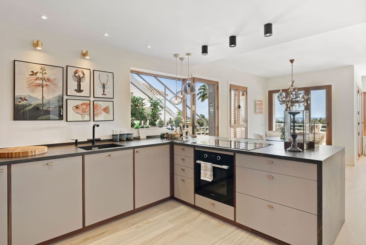 Frontline golf luxury Penthouse Alcoves Del Golf_09 by MDR panoramic views and elegant living in Nueva Andalucía Costa del Sol Frontline Golf Luxury Penthouse in Alcores del Golf by MDR – panoramic views and elegant living in Nueva Andalucía, Costa del Sol.