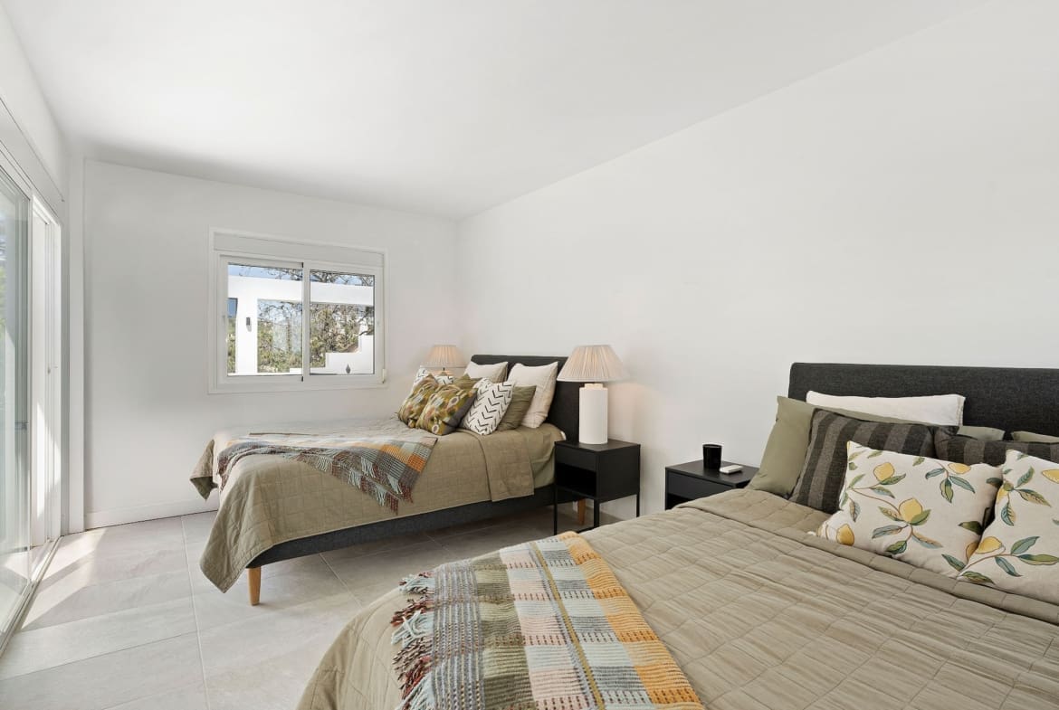 Frontline golf luxury Penthouse Alcoves Del Golf_17 by MDR panoramic views and elegant living in Nueva Andalucía Costa del Sol Frontline Golf Luxury Penthouse in Alcores del Golf by MDR – panoramic views and elegant living in Nueva Andalucía, Costa del Sol.