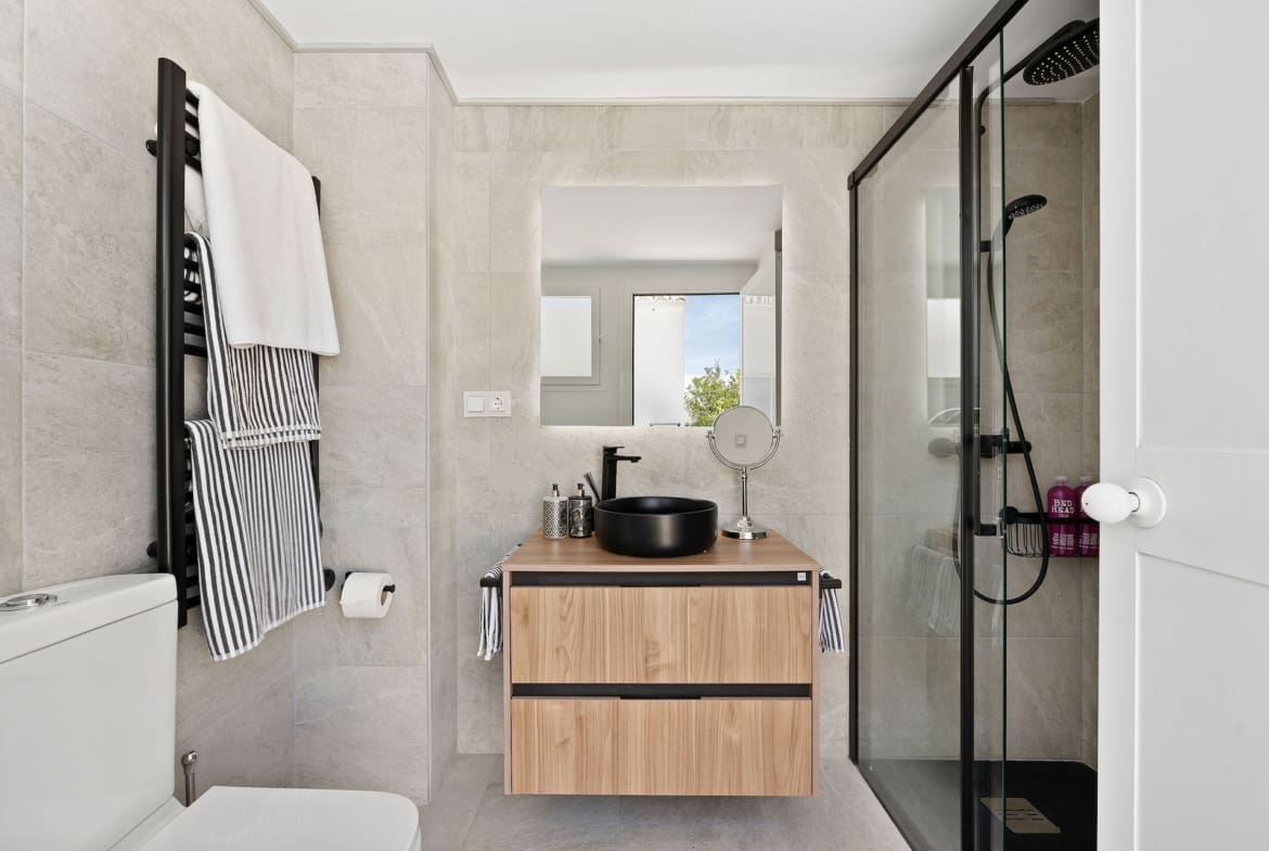 Frontline golf luxury Penthouse Alcoves Del Golf_18 by MDR panoramic views and elegant living in Nueva Andalucía Costa del Sol Frontline Golf Luxury Penthouse in Alcores del Golf by MDR – panoramic views and elegant living in Nueva Andalucía, Costa del Sol.