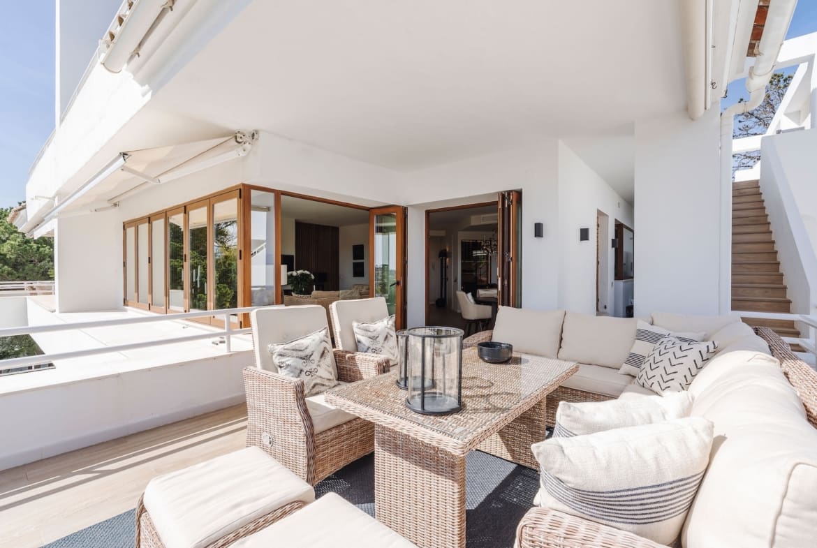 Frontline golf luxury Penthouse Alcoves Del Golf_24 by MDR panoramic views and elegant living in Nueva Andalucía Costa del Sol Frontline Golf Luxury Penthouse in Alcores del Golf by MDR – panoramic views and elegant living in Nueva Andalucía, Costa del Sol.