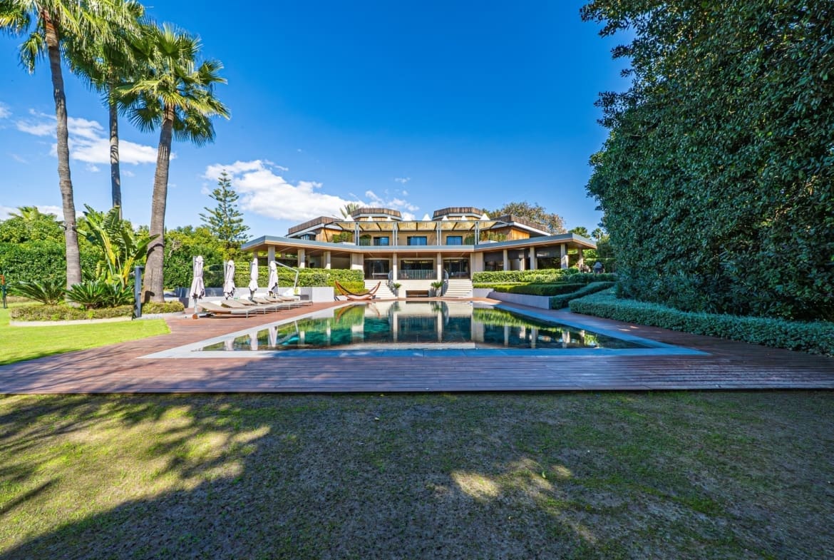 Luxury frontline golf villa in Guadalmina Baja by MDR – 10-bedroom home with spa, cinema, snow room and premium design on the Costa del Sol