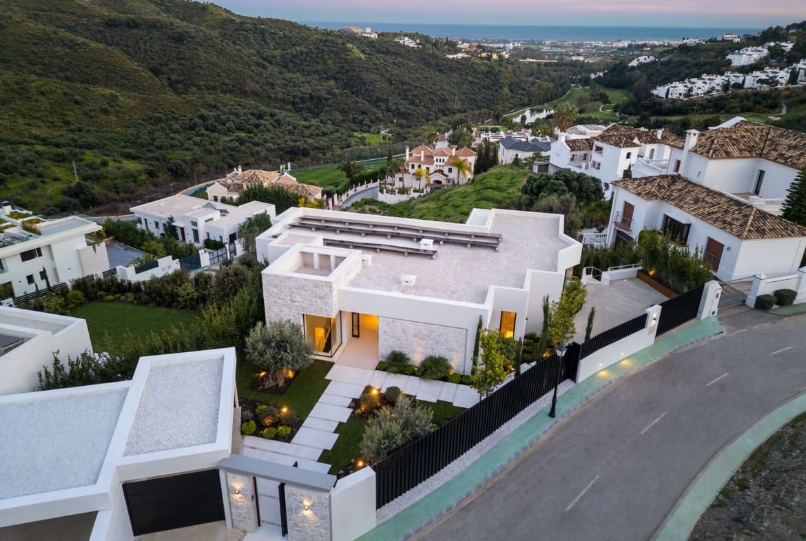 Luxury villa with panoramic sea views in Lomas de La Quinta 19 Benahavís MDR Luxury Homes