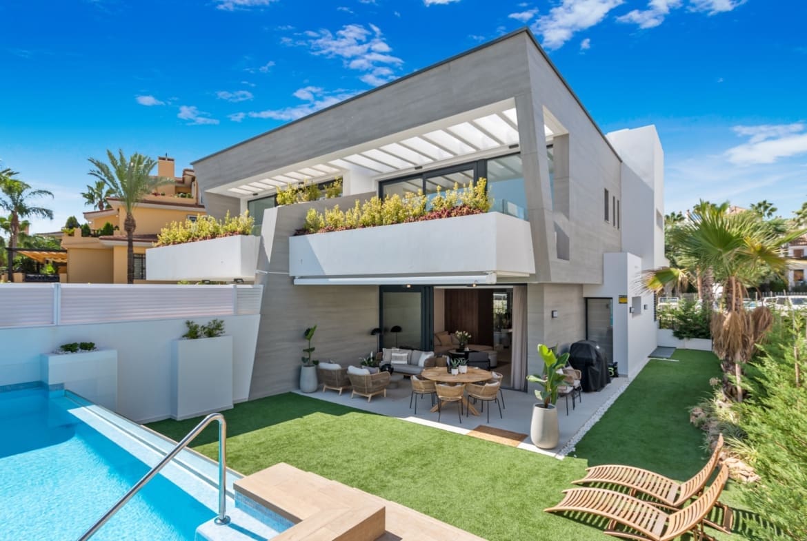 Townhouse Banus Bay – Contemporary luxury townhouse with private pool in Puerto Banus, 150m from the beach | MDR Luxury Homes