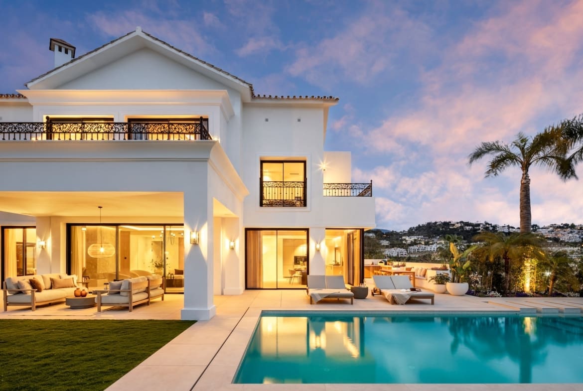 Villa Fortuna in Los Arqueros – modern luxury villa with sea views, pool and smart tech, listed by MDR Luxury Homes.