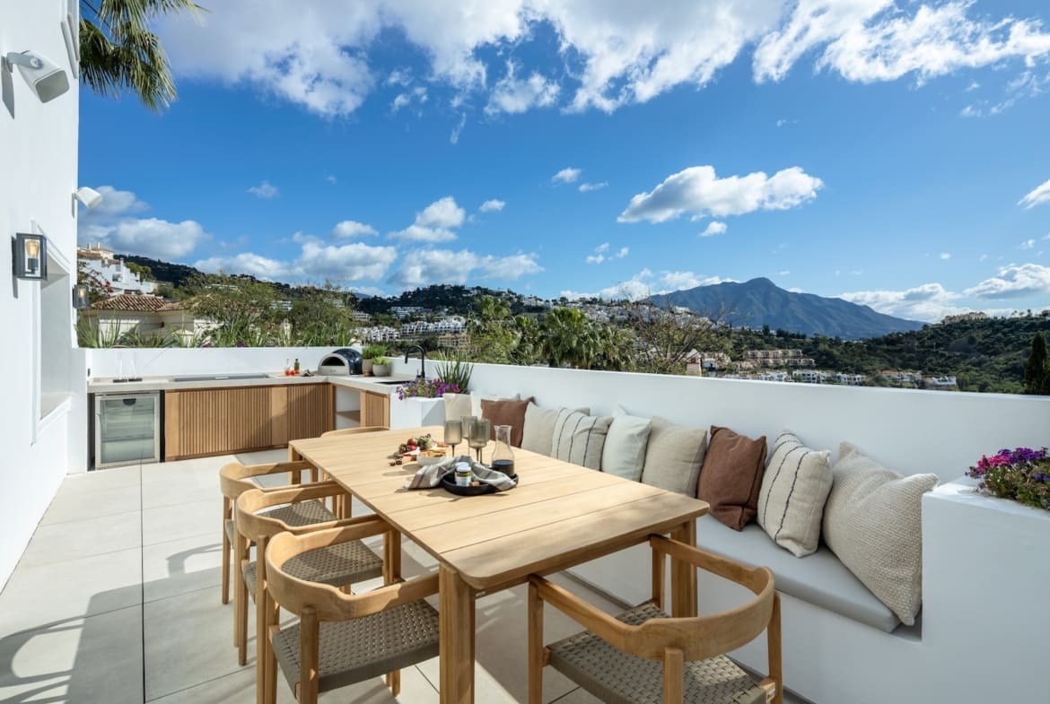 Villa Fortuna in Los Arqueros – modern luxury villa with sea views, pool and smart tech, listed by MDR Luxury Homes.