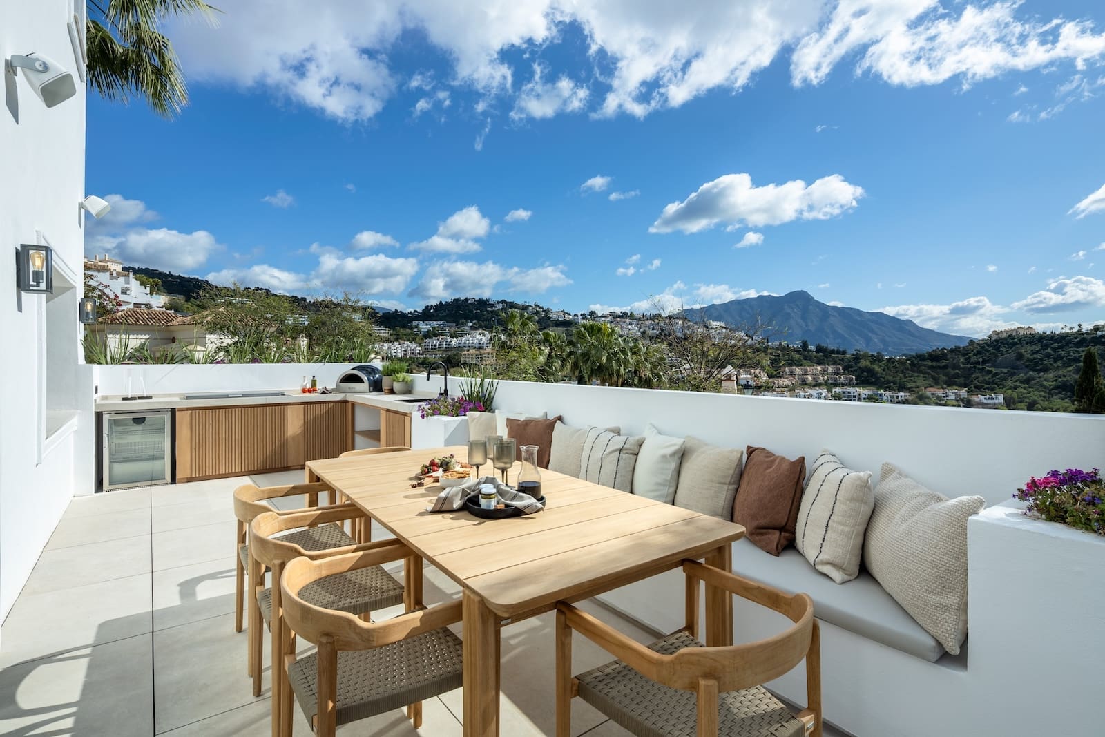 Villa Fortuna in Los Arqueros modern luxury villa with sea views pool and smart tech listed by MDR Luxury Homes 04 Villa Fortuna in Los Arqueros – modern luxury villa with sea views, pool and smart tech, listed by MDR Luxury Homes.