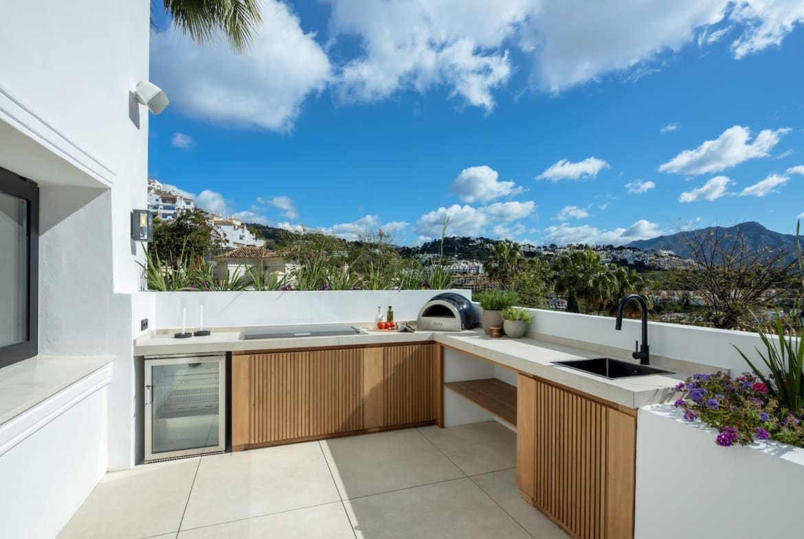 Villa Fortuna in Los Arqueros – modern luxury villa with sea views, pool and smart tech, listed by MDR Luxury Homes.