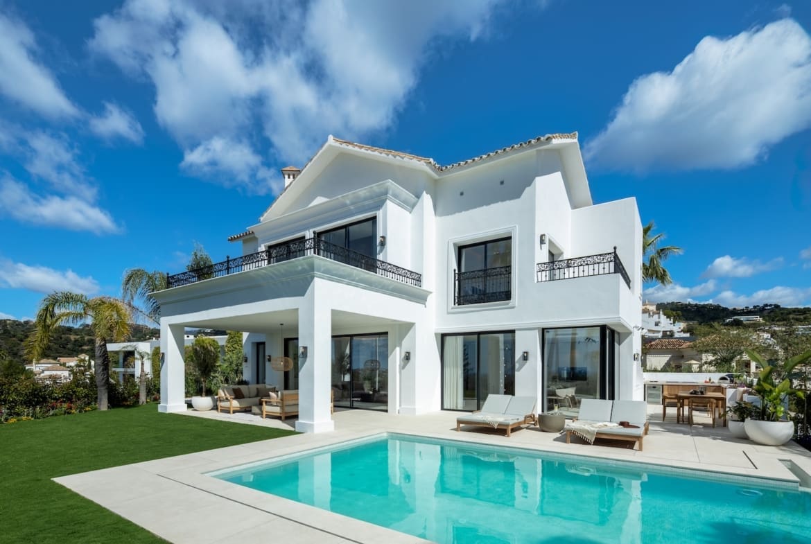 Villa Fortuna in Los Arqueros – modern luxury villa with sea views, pool and smart tech, listed by MDR Luxury Homes.