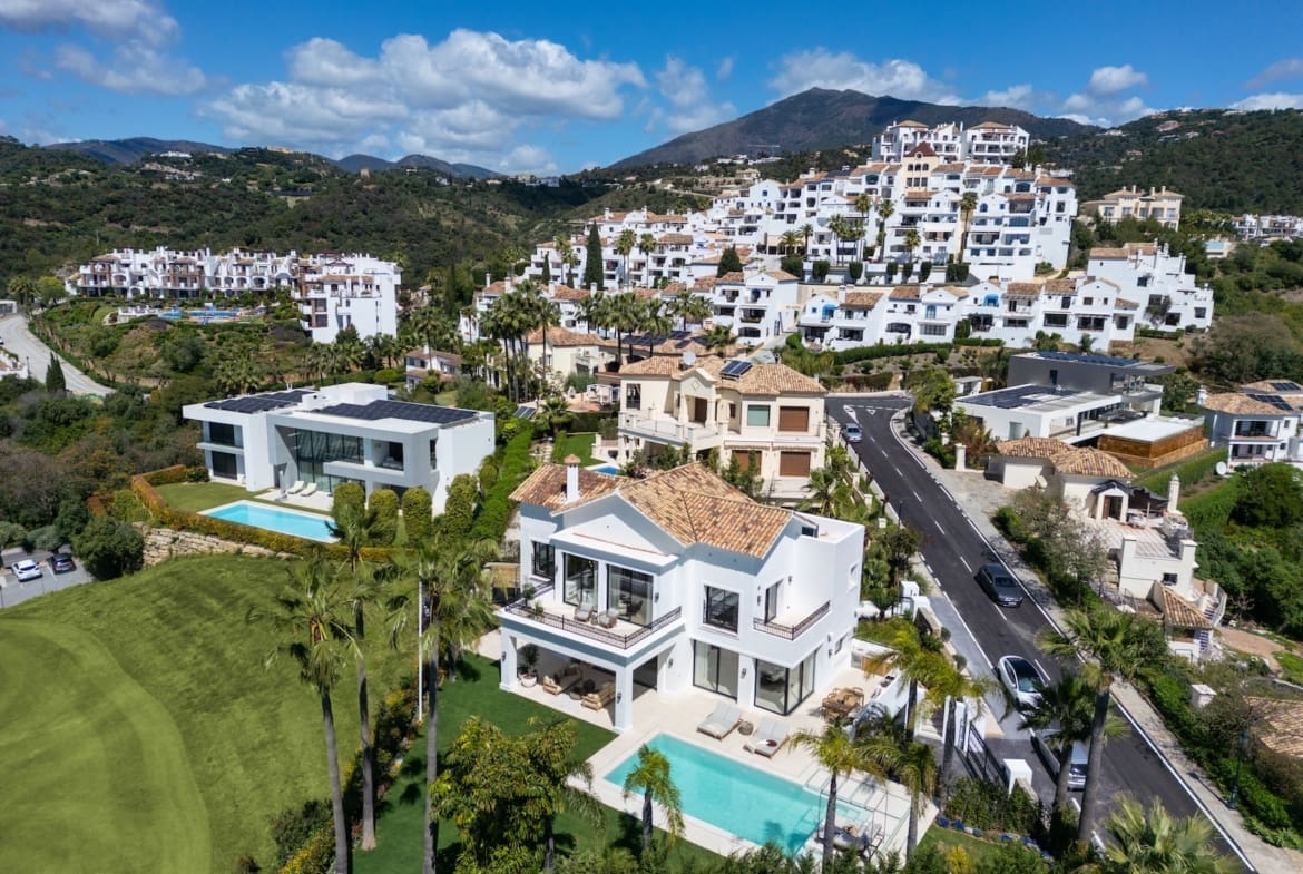 Villa Fortuna in Los Arqueros – modern luxury villa with sea views, pool and smart tech, listed by MDR Luxury Homes.