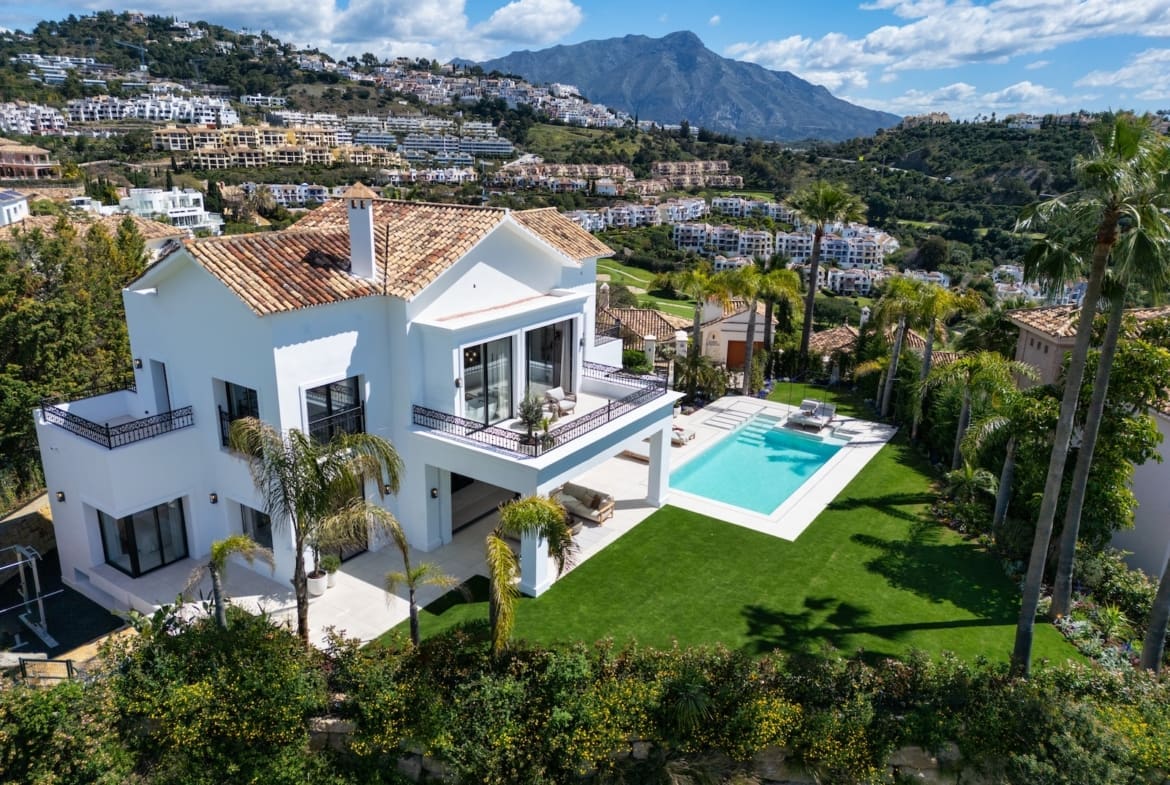 Villa Fortuna in Los Arqueros – modern luxury villa with sea views, pool and smart tech, listed by MDR Luxury Homes.