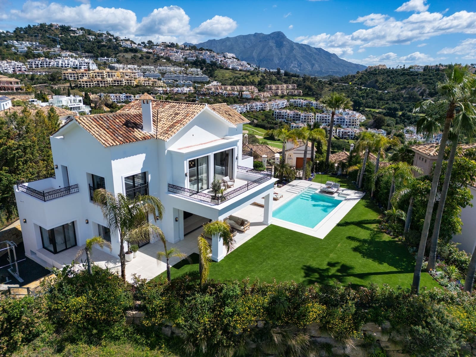 Villa Fortuna in Los Arqueros modern luxury villa with sea views pool and smart tech listed by MDR Luxury Homes 42 Villa Fortuna in Los Arqueros – modern luxury villa with sea views, pool and smart tech, listed by MDR Luxury Homes.