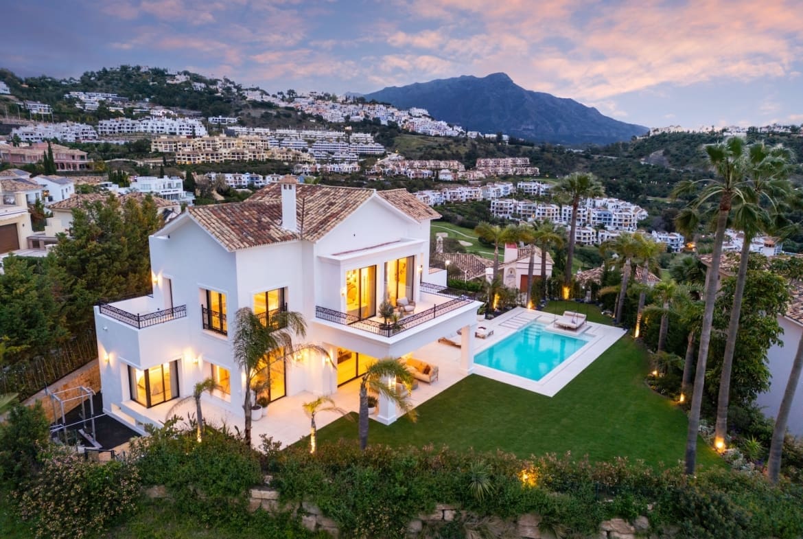 Villa Fortuna in Los Arqueros – modern luxury villa with sea views, pool and smart tech, listed by MDR Luxury Homes.