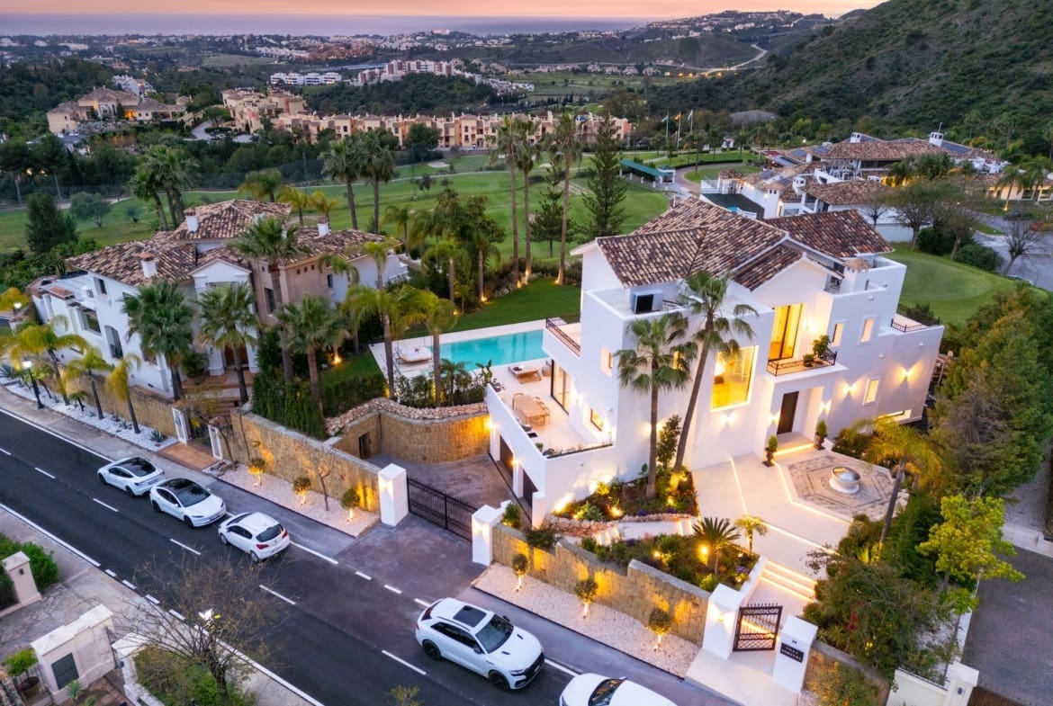 Villa Fortuna in Los Arqueros – modern luxury villa with sea views, pool and smart tech, listed by MDR Luxury Homes.