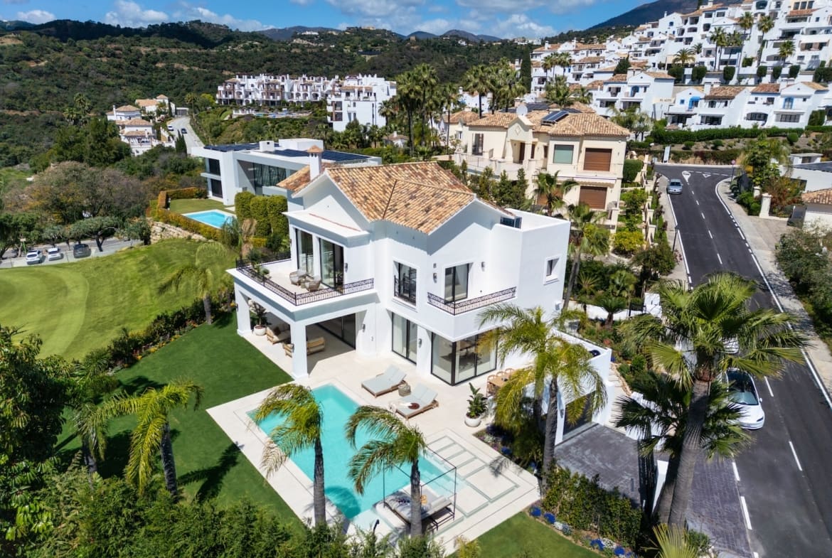Villa Fortuna in Los Arqueros – modern luxury villa with sea views, pool and smart tech, listed by MDR Luxury Homes.