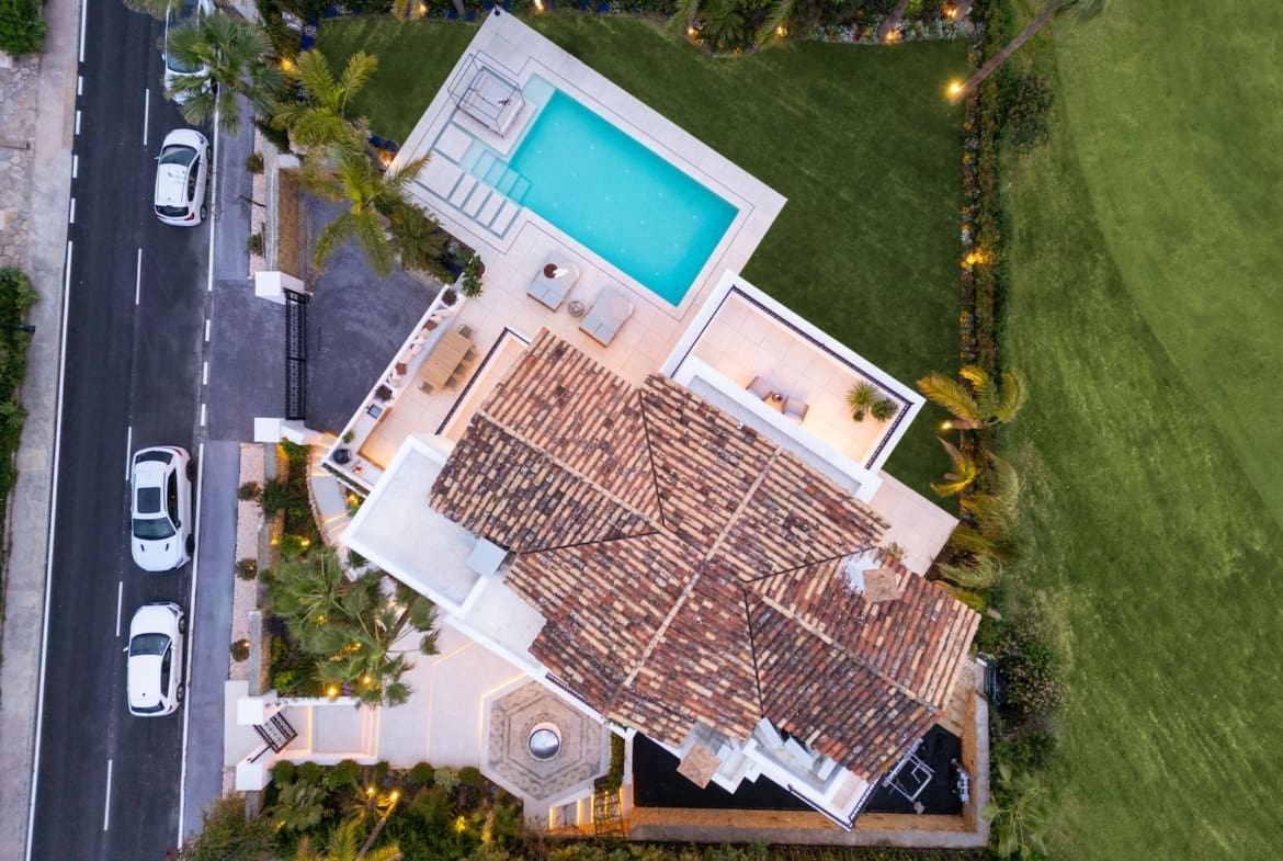 Villa Fortuna in Los Arqueros – modern luxury villa with sea views, pool and smart tech, listed by MDR Luxury Homes.