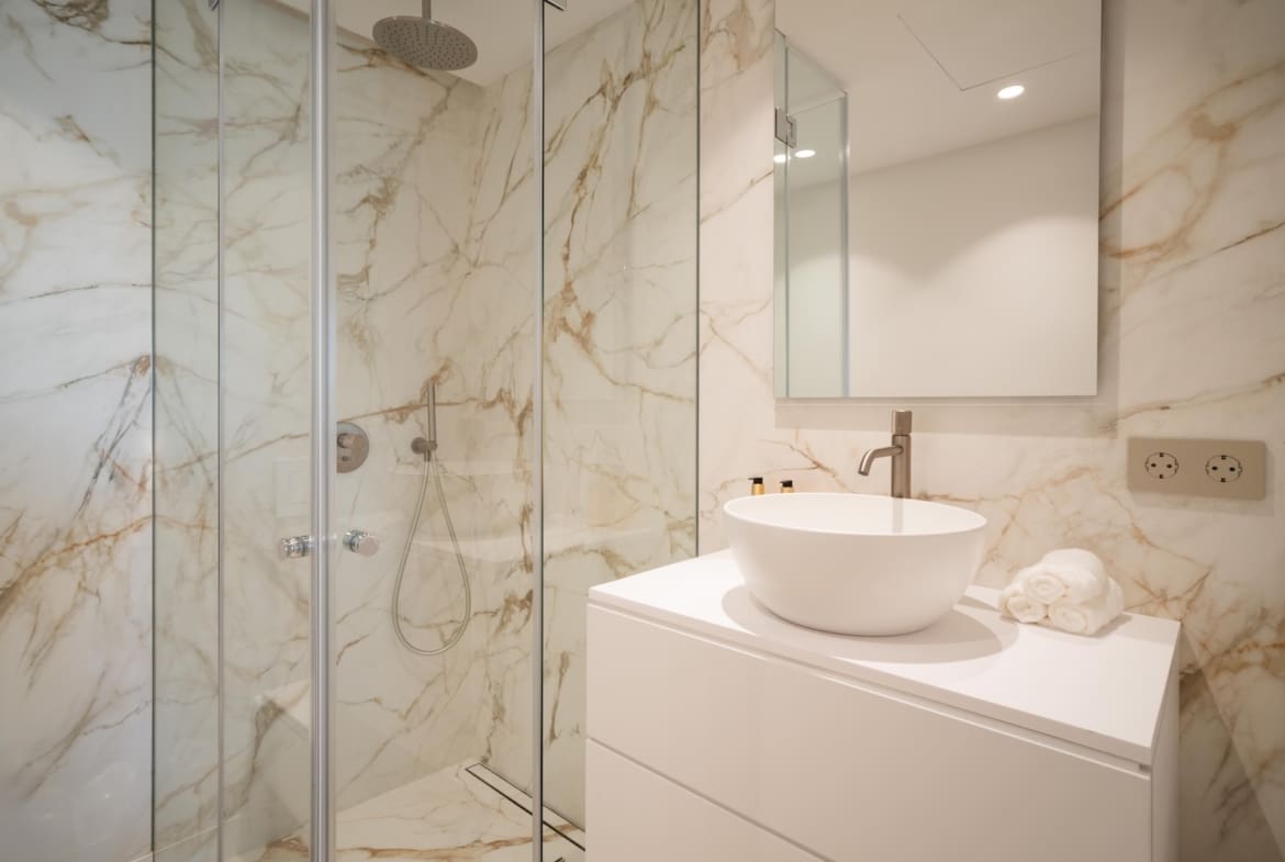 Granados 12 luxury apartment in Puente Romano by MDR