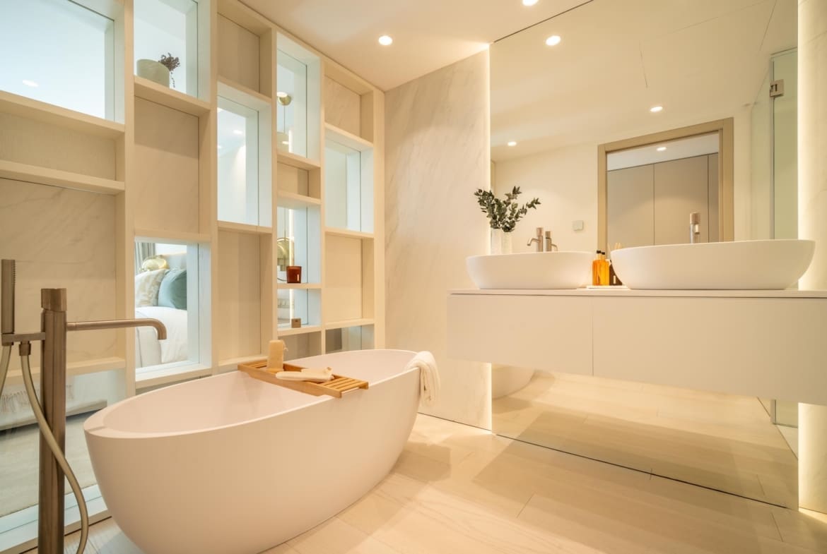 Granados 12 luxury apartment in Puente Romano by MDR