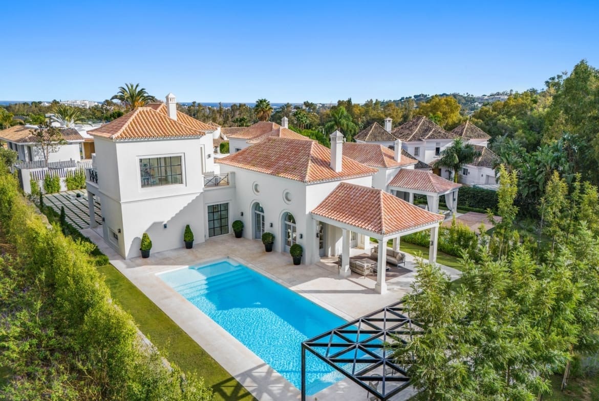 Luxury villa for sale in Nueva Andalucía with pool and terrace – MDR Luxury Homes