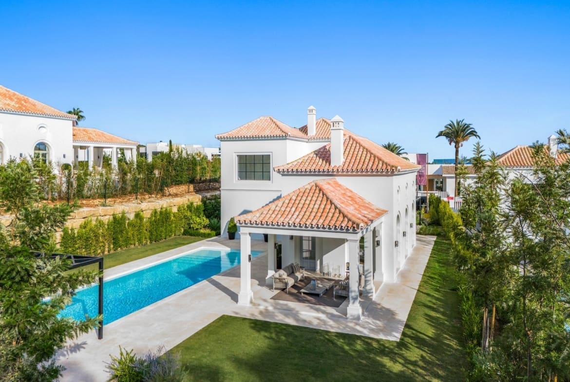 Luxury villa for sale in Nueva Andalucía with pool and terrace – MDR Luxury Homes