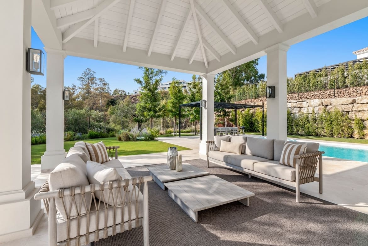 Luxury villa for sale in Nueva Andalucía with pool and terrace – MDR Luxury Homes