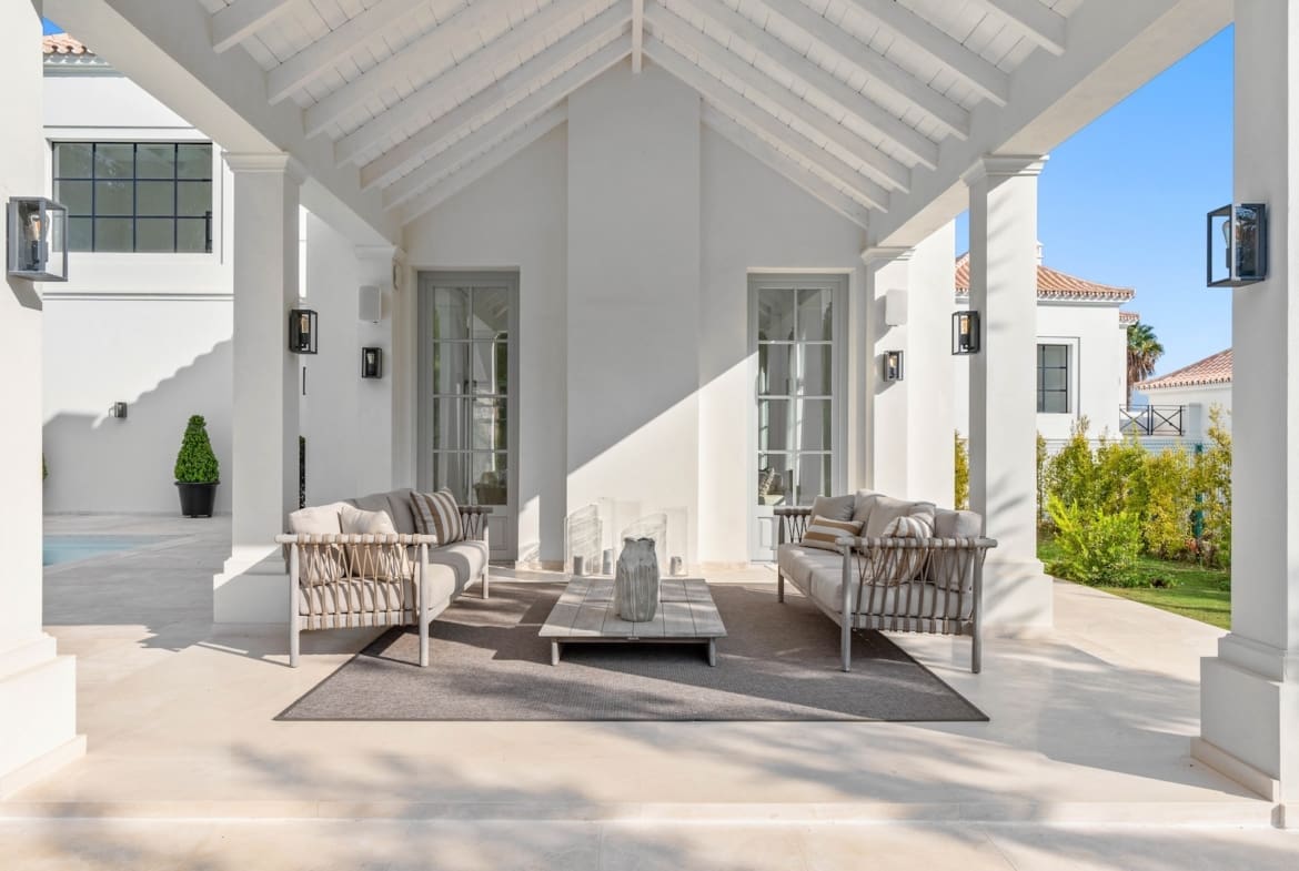 Luxury villa for sale in Nueva Andalucía with pool and terrace – MDR Luxury Homes