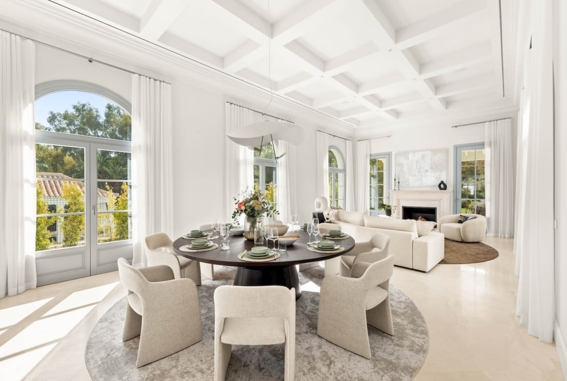 Luxury villa for sale in Nueva Andalucía with pool and terrace – MDR Luxury Homes