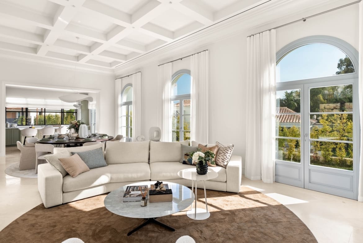 Luxury villa for sale in Nueva Andalucía with pool and terrace – MDR Luxury Homes