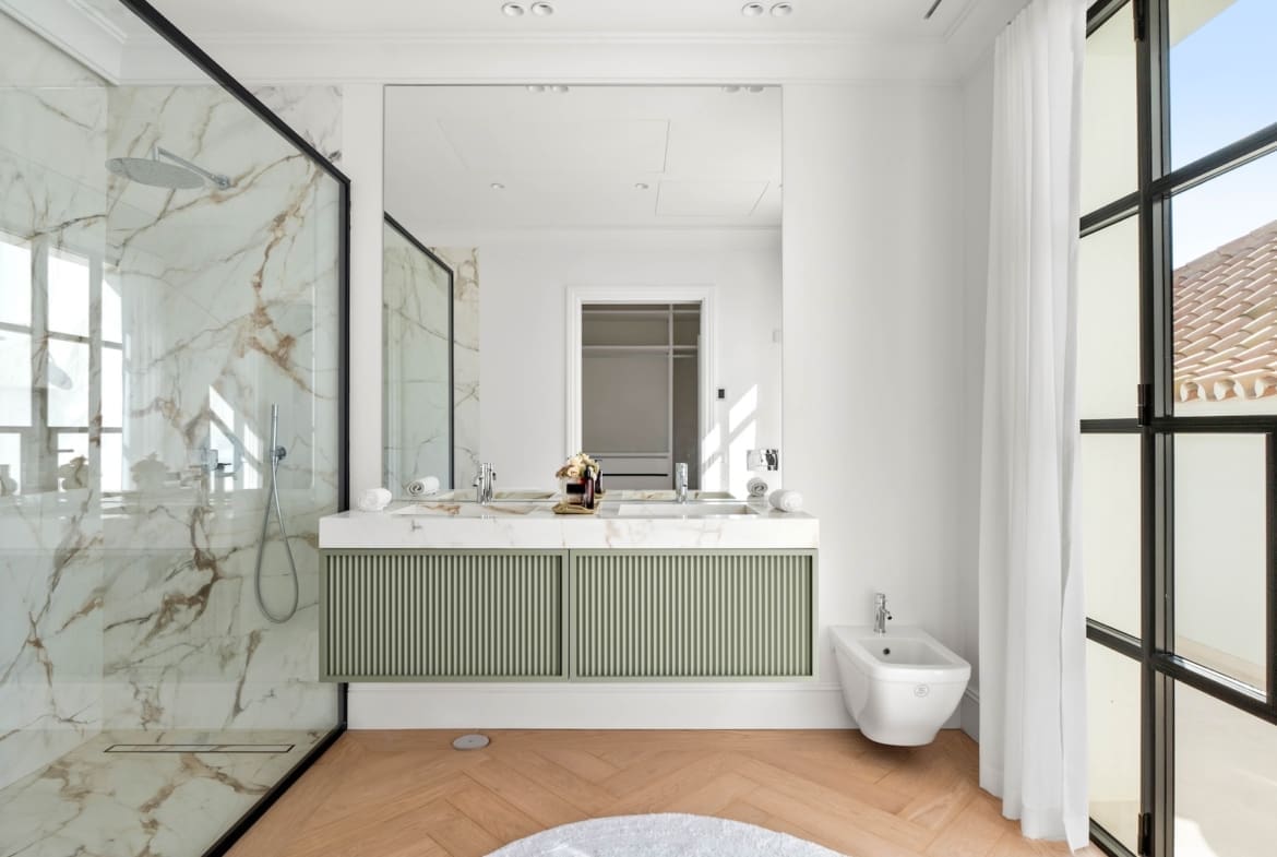 Luxury villa for sale in Nueva Andalucía with pool and terrace – MDR Luxury Homes