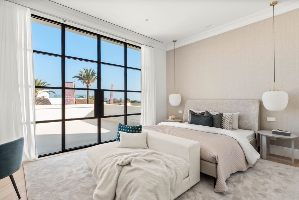 Luxury villa for sale in Nueva Andalucía with pool and terrace – MDR Luxury Homes