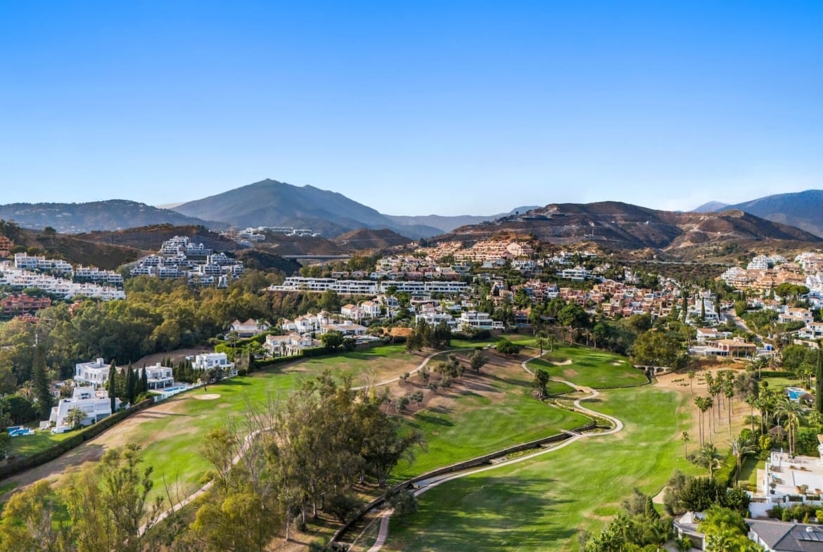 Luxury villa for sale in Nueva Andalucía with pool and terrace – MDR Luxury Homes