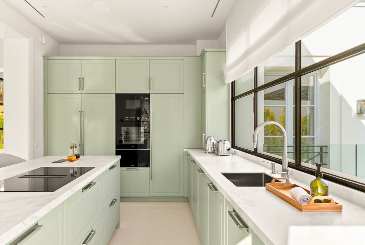 Luxury villa for sale in Nueva Andalucía with pool and terrace – MDR Luxury Homes