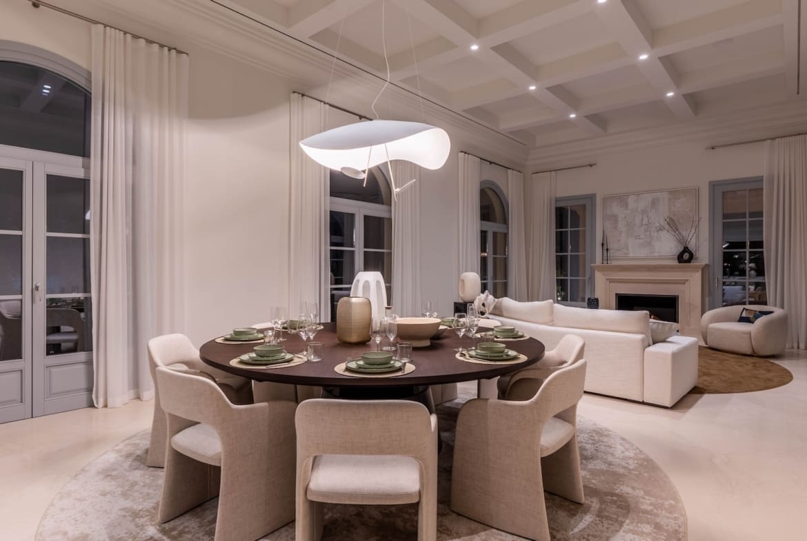 Luxury villa for sale in Nueva Andalucía with pool and terrace – MDR Luxury Homes