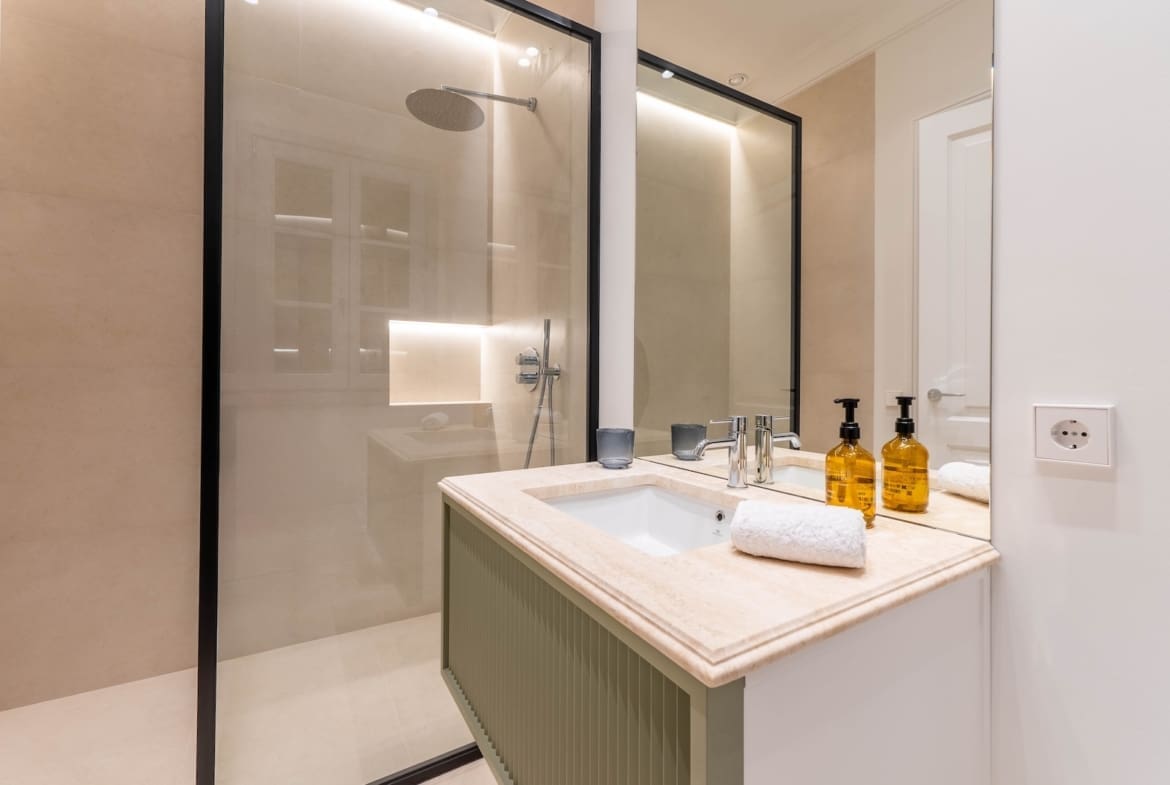 Luxury villa for sale in Nueva Andalucía with pool and terrace – MDR Luxury Homes