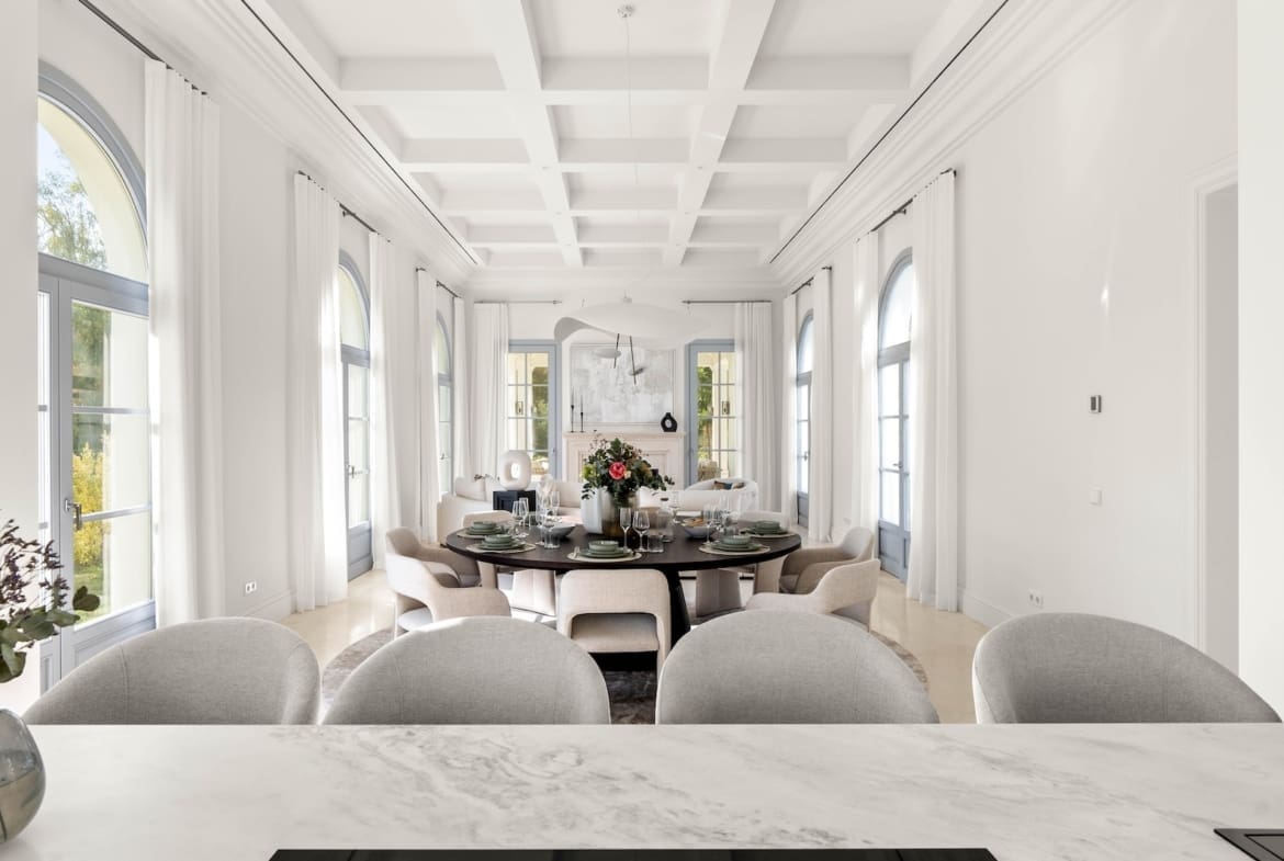 Luxury villa for sale in Nueva Andalucía with pool and terrace – MDR Luxury Homes