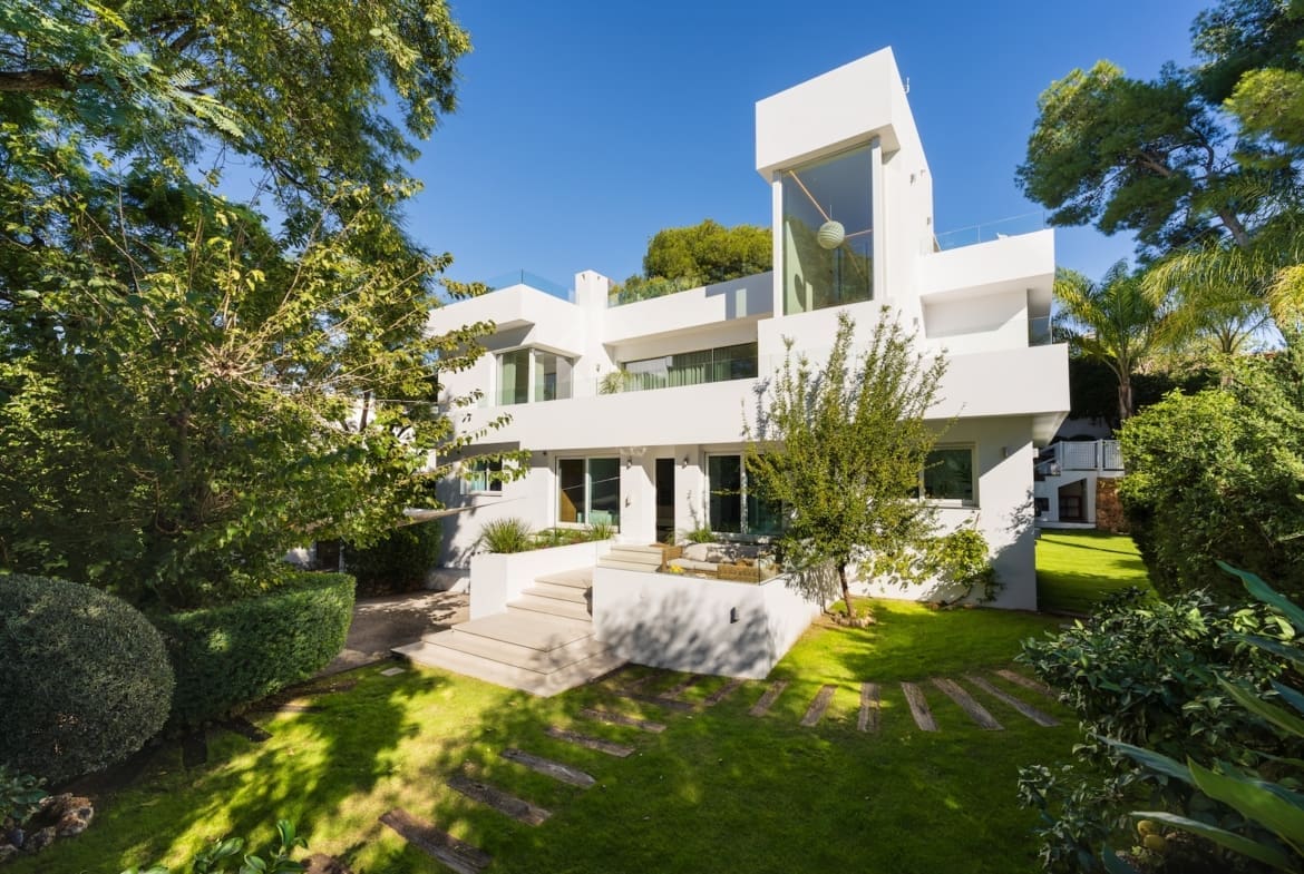 Renovated villa Nueva Andalucía with guesthouse – MDR Luxury Homes